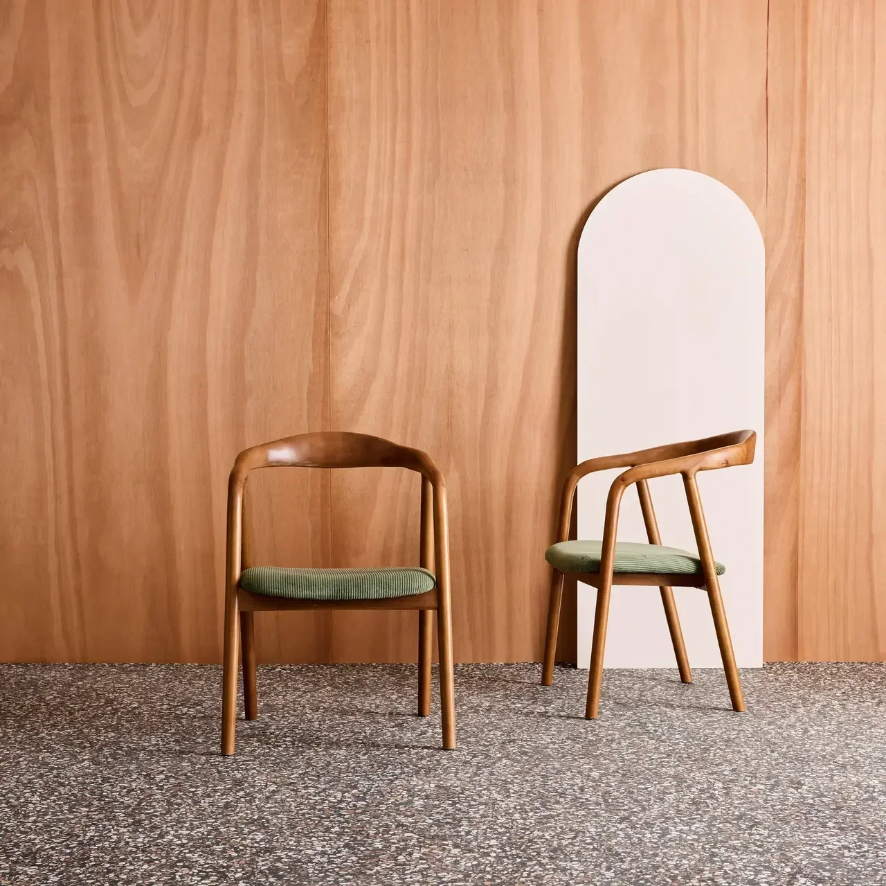 2 fauteuils rétro bois hévéa noyer velours côtelé Sara