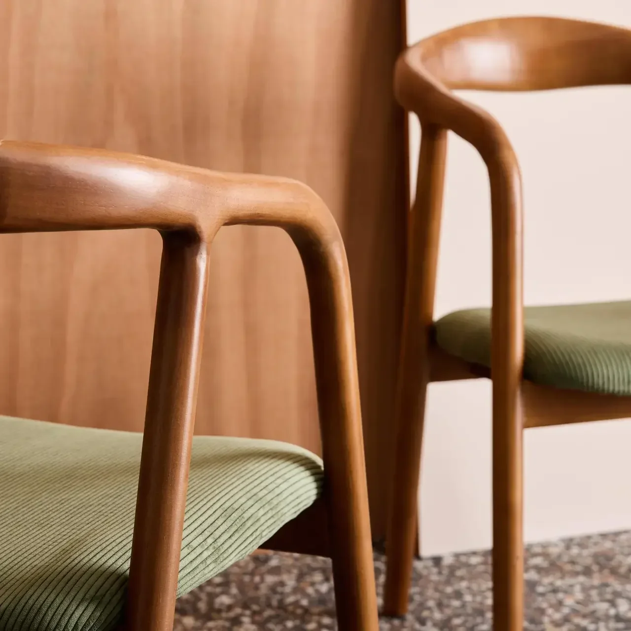 2 Retro Sessel Massivholz Kautschukbaum Nussbaum Cord-Samt Sara