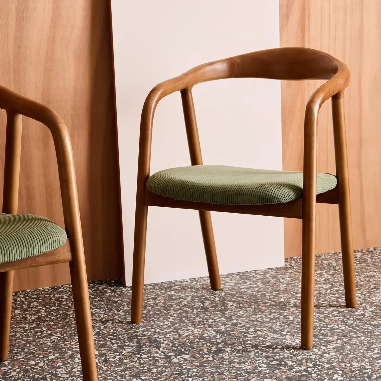 2 Retro Sessel Massivholz Kautschukbaum Nussbaum Cord-Samt Sara
