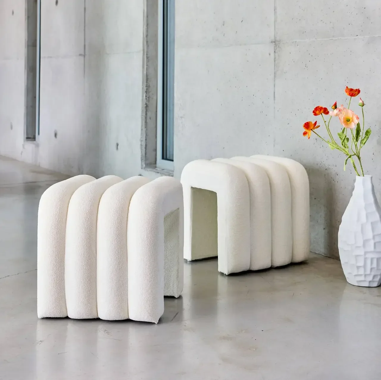 Conjunto 2 pufes design moderno tecido bege sala de estar quarto ITO