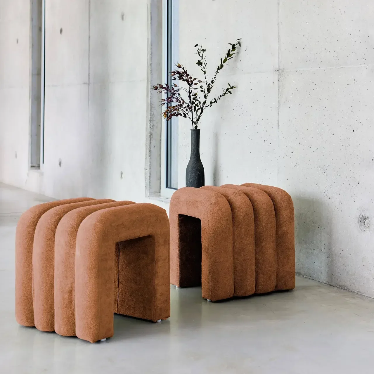 Conjunto de 2 pufes de design moderno ITO bege em tecido 40x38cm