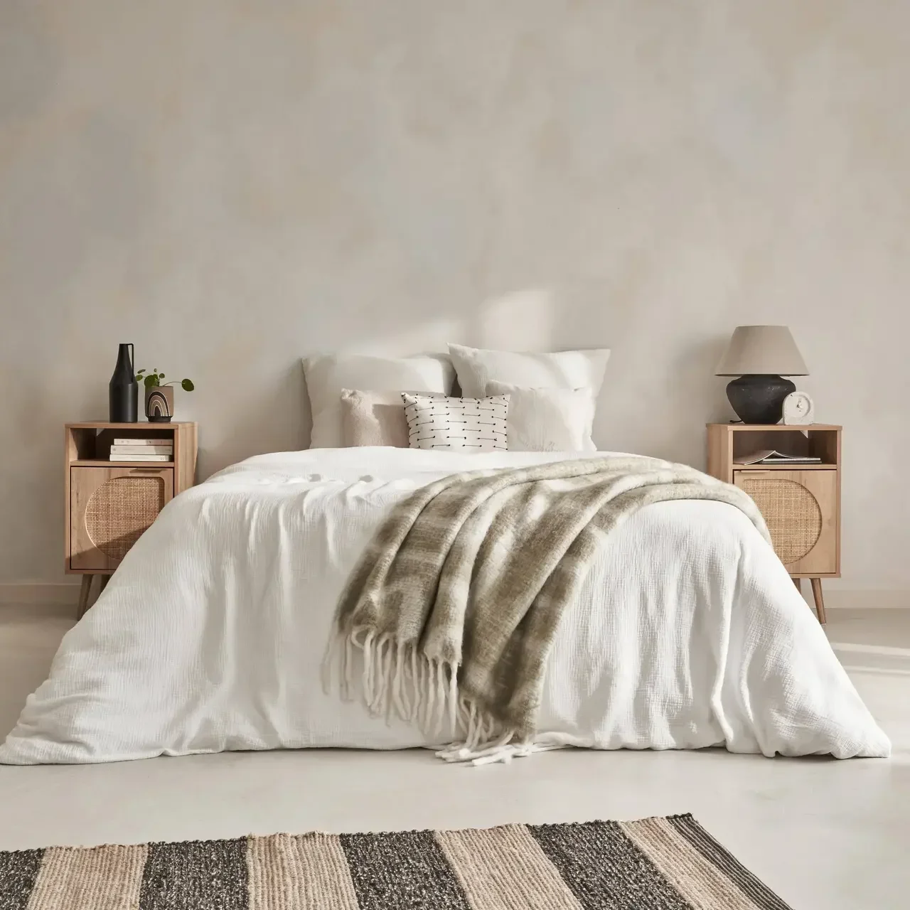 Conjunto de 2 Mesas de Cabeceira Redondas de Madeira e Rattan Estilo Boho Eva