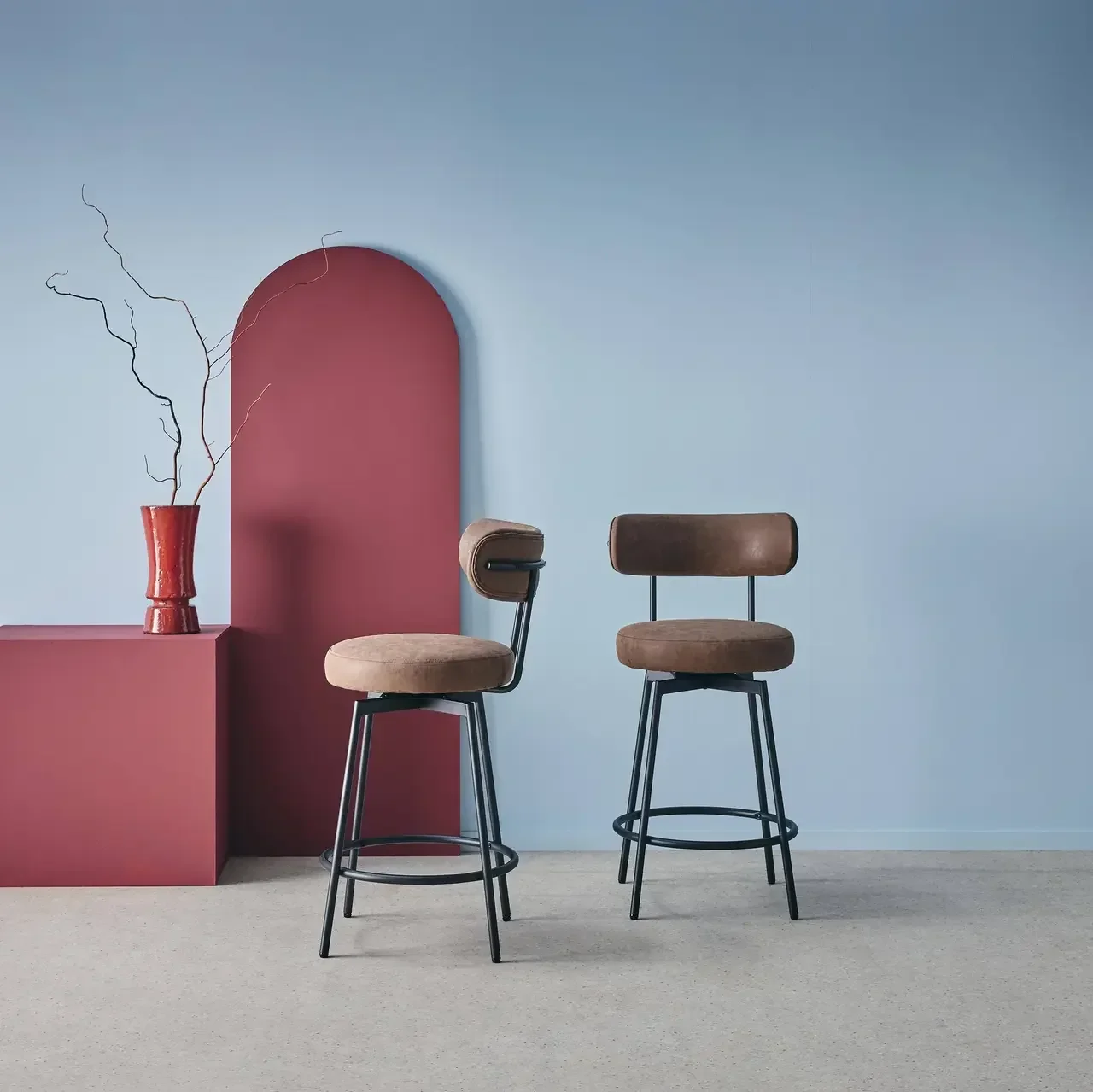 Lot de 2 tabourets de bar pivotants 66 cm métal similicuir marron