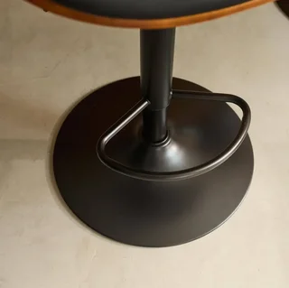 Lot de 2 tabourets de bar réglables en hauteur avec dossier en bois courbé et assise en similicuir