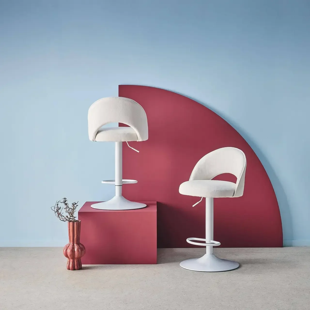 Lot de 2 tabourets de bar réglables Abby assise tissu pied blanc