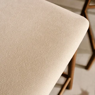 Lot de 2 tabourets de bar rétro en hévéa et textile beige 67,5 cm Athena
