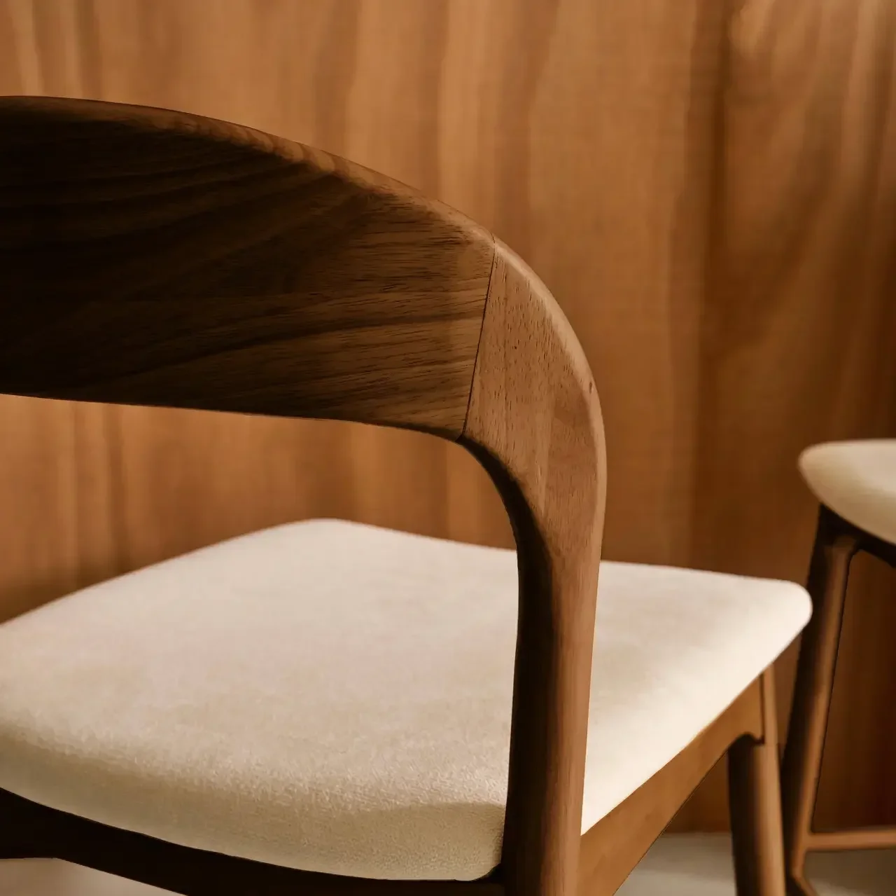 Lot de 2 tabourets de bar rétro en hévéa et textile beige 67,5 cm Athena