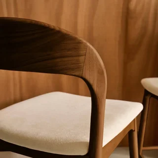 Lot de 2 tabourets de bar rétro en hévéa et textile beige 67,5 cm Athena