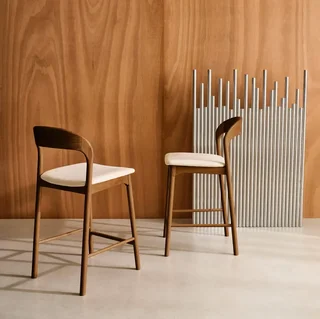 Lot de 2 tabourets de bar rétro en hévéa et textile beige 67,5 cm Athena