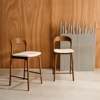 Lot de 2 tabourets de bar rétro en hévéa et textile beige 67,5 cm Athena