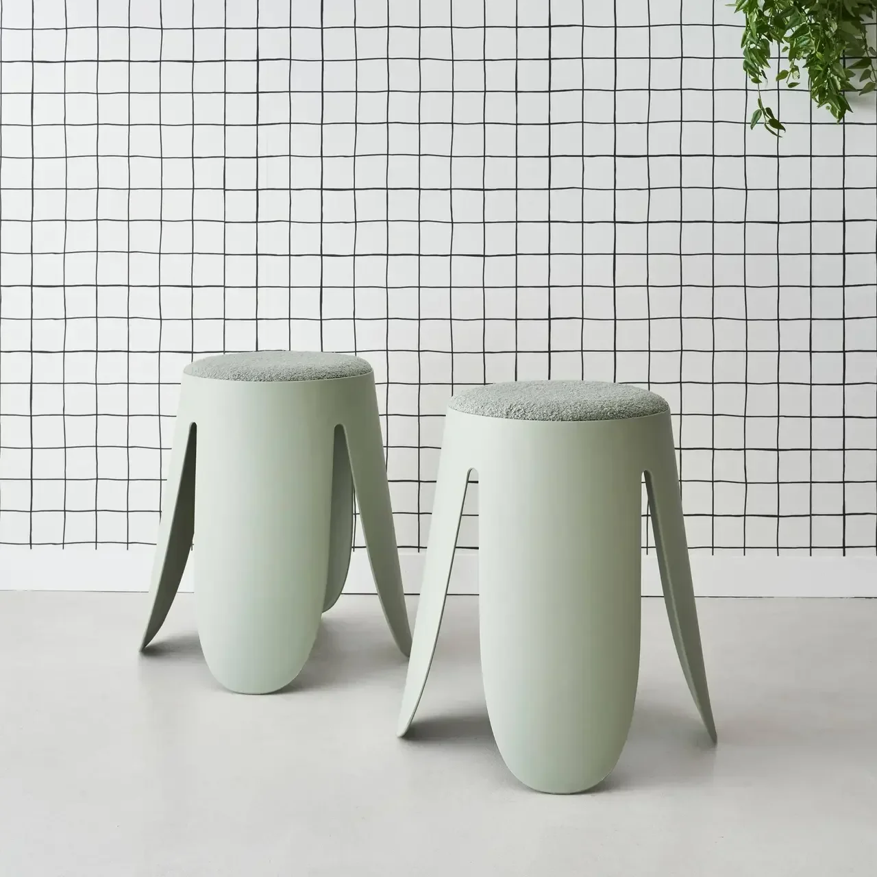 Lot 2 tabourets bouclette texturée Niki noir design floral contemporain