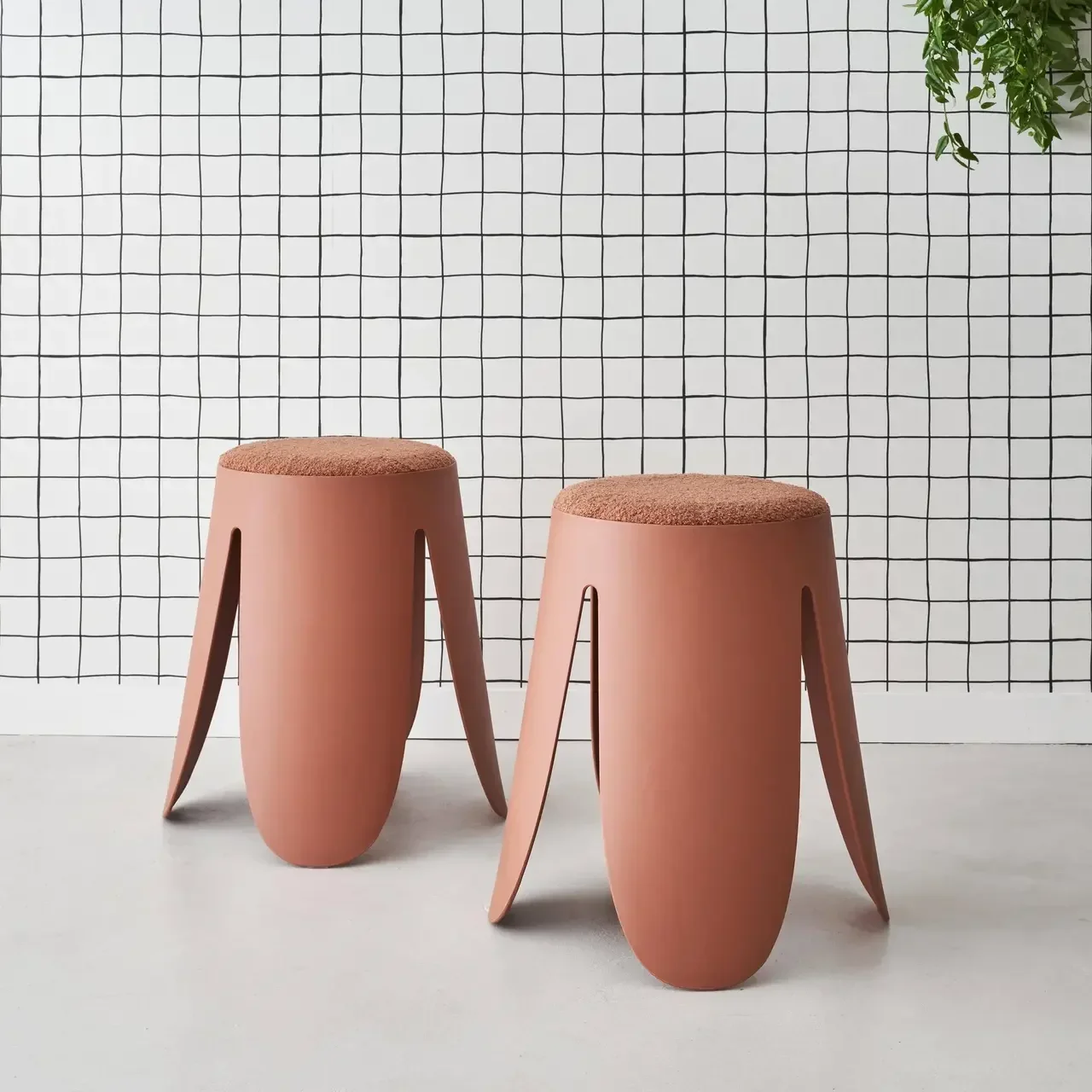 Lot de 2 tabourets Niki superposables bouclette texturée noir design contemporain