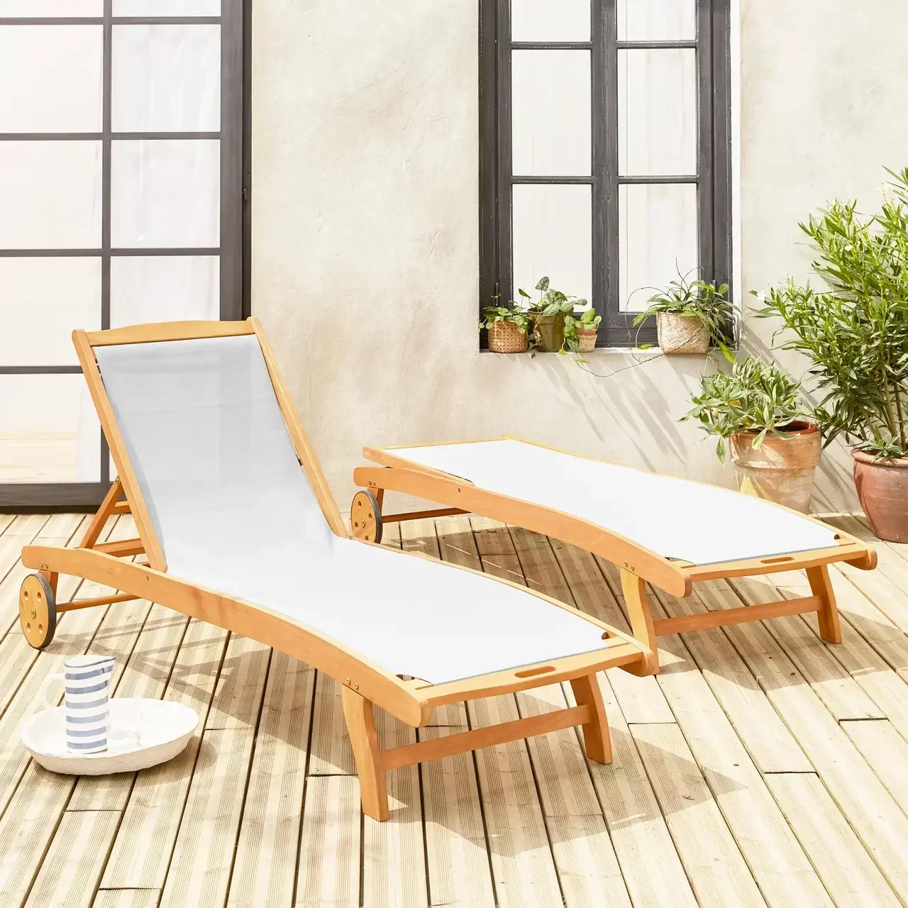 Lot de 2 transats eucalyptus multi-positions à roulettes Marbella
