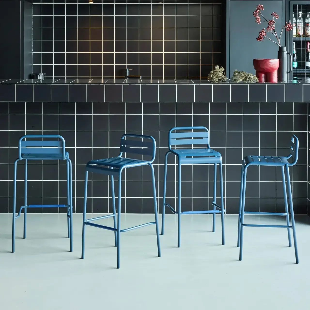Lot de 4 chaises haute de jardin Amélia en acier - 69 cm - Design intemporel