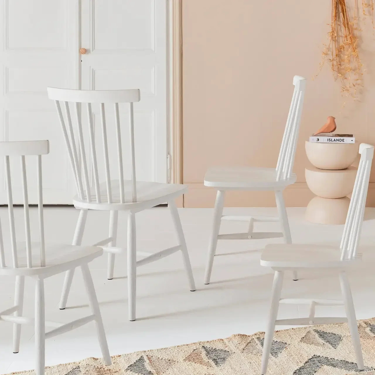 Lot de 4 chaises en hévéa massif à barreaux Romie - Design intemporel et confortable