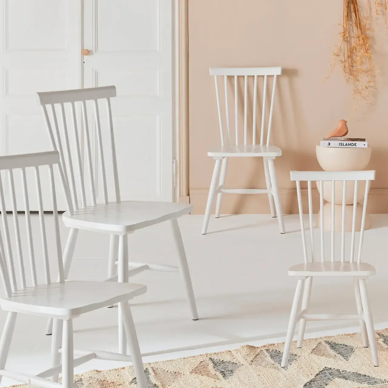Lot de 4 chaises en hévéa massif à barreaux Romie - Design intemporel et confortable