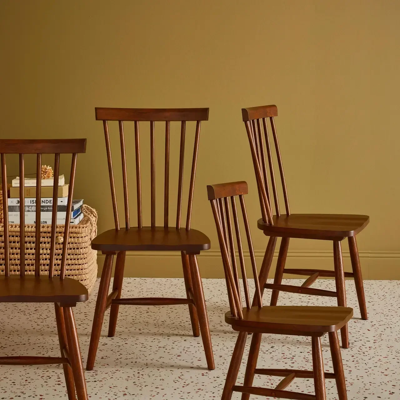Lot de 4 chaises Romie en hévéa massif à barreaux pour salle à manger