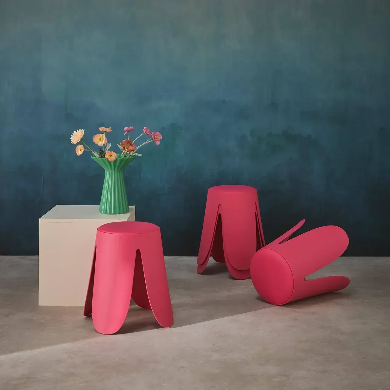 4 tabourets empilables Niki simili cuir design fleur contemporain