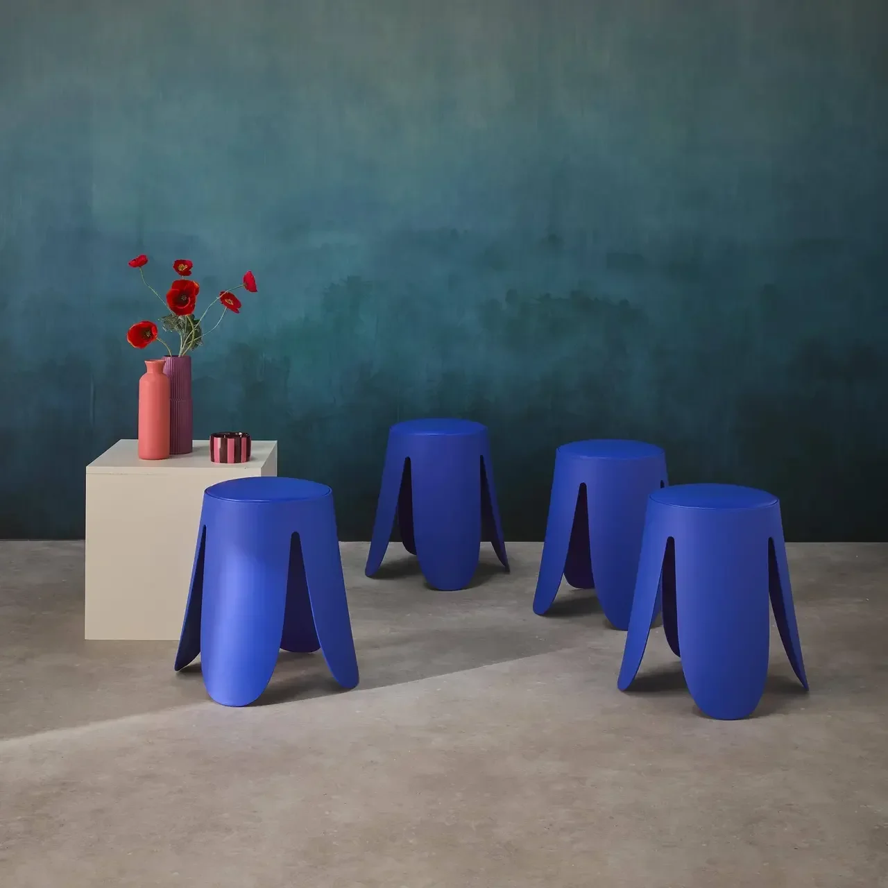 Lot de 4 tabourets empilables Niki revêtement simili cuir design fleur