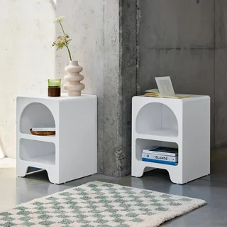 Set 2 Comodini in Legno Massello con Doppio Ripiano Aperto Thessa