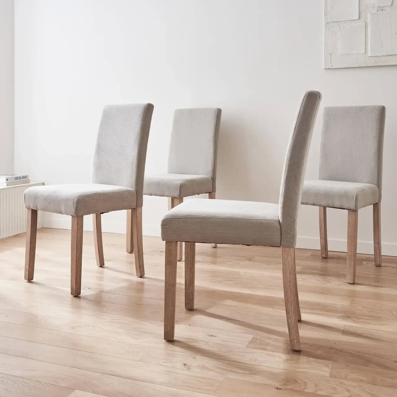 Lot 4 chaises scandinaves Rita bois hévéa cérusé velours côtelé greige