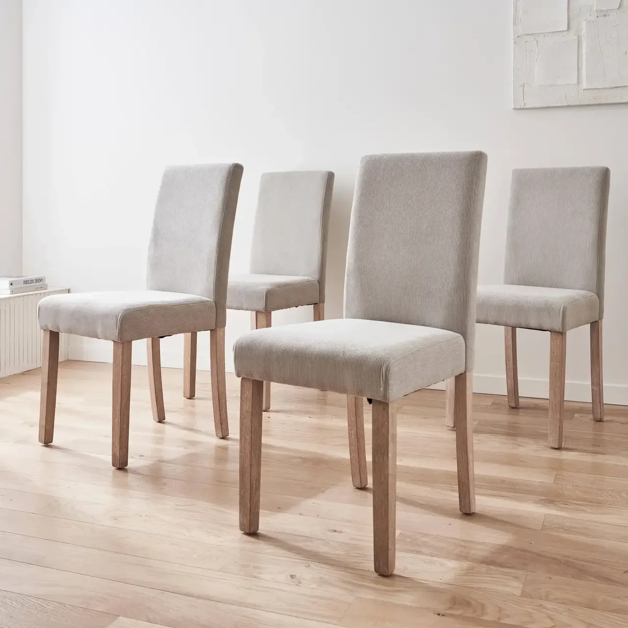 Lot 4 chaises scandinaves Rita bois hévéa cérusé velours côtelé greige