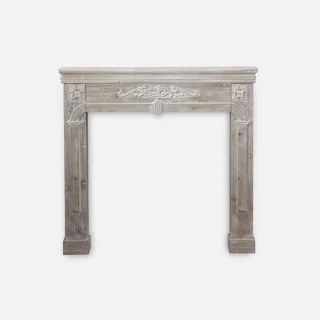 Chimenea decorativa madera envejecida efecto desgastado decoración salón acogedor