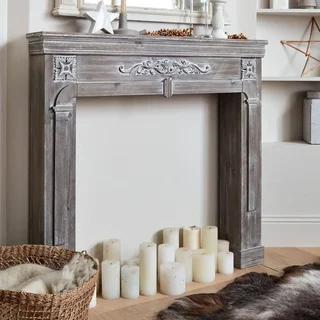Marco de chimenea decorativo con efecto madera envejecida