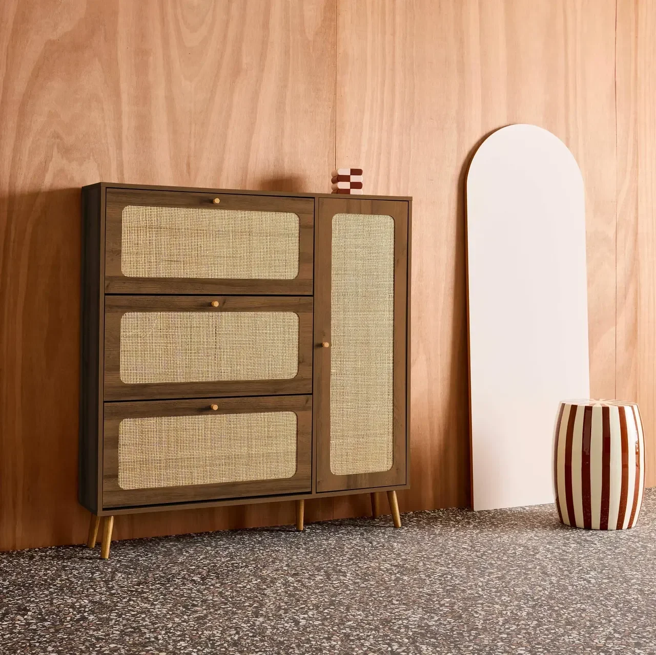Mueble zapatero 3 puertas ratán madera Boho 21 pares