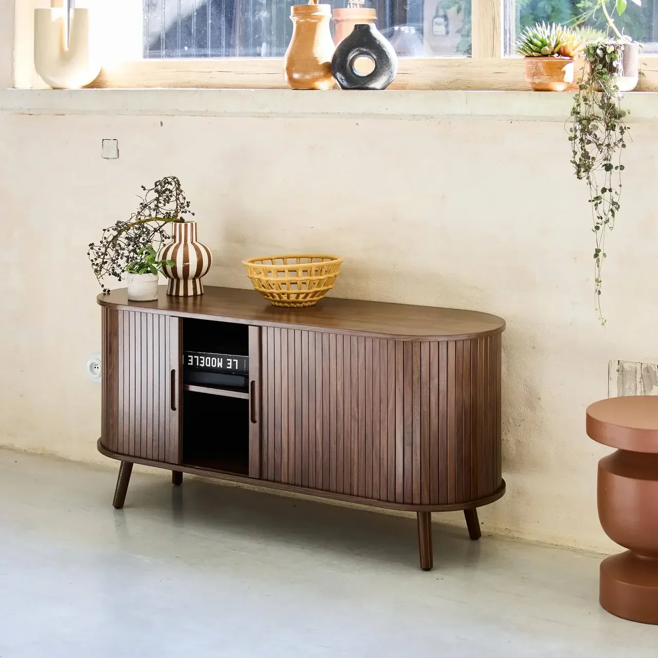 Mueble TV escandinavo madera rayada 120cm puertas correderas Legacy