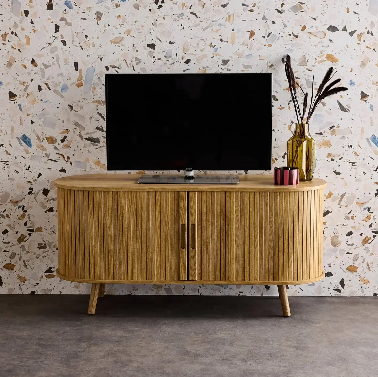 Mueble TV escandinavo madera rayada 120 cm puertas correderas Legacy