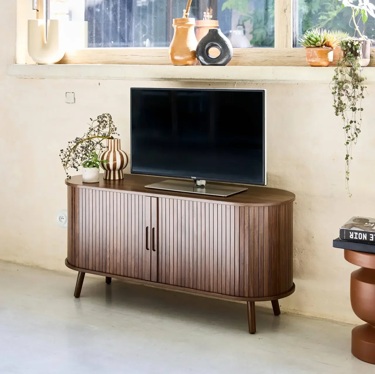 Mueble TV escandinavo madera rayada 120cm puertas correderas Legacy