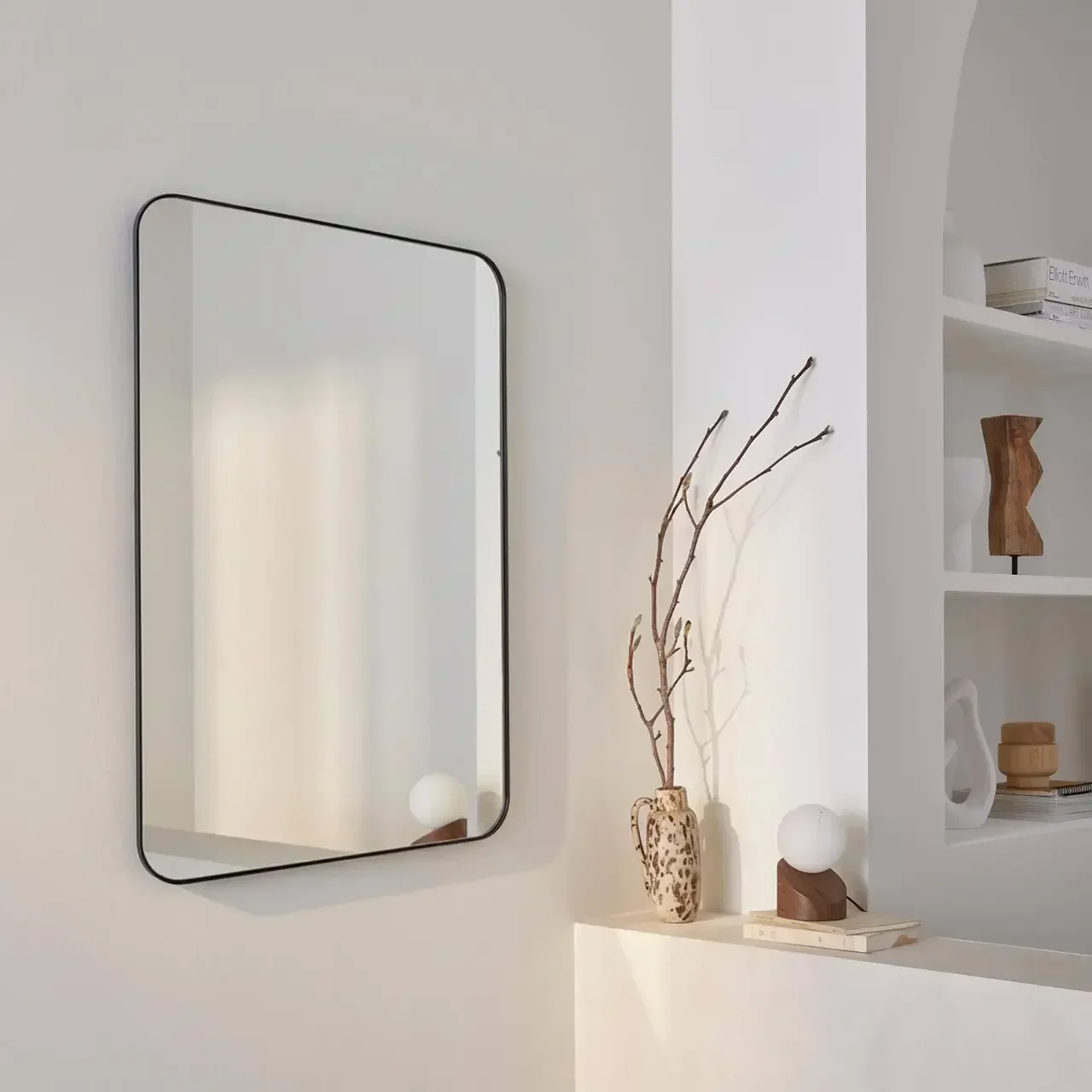 Miroir mural Harold rectangulaire bords arrondis cadre noir mat