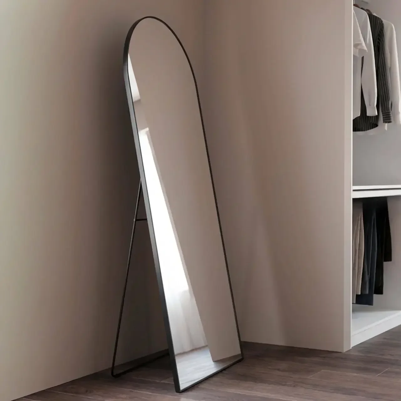 Miroir sur pied aluminium noir mat rectangulaire arche design moderne