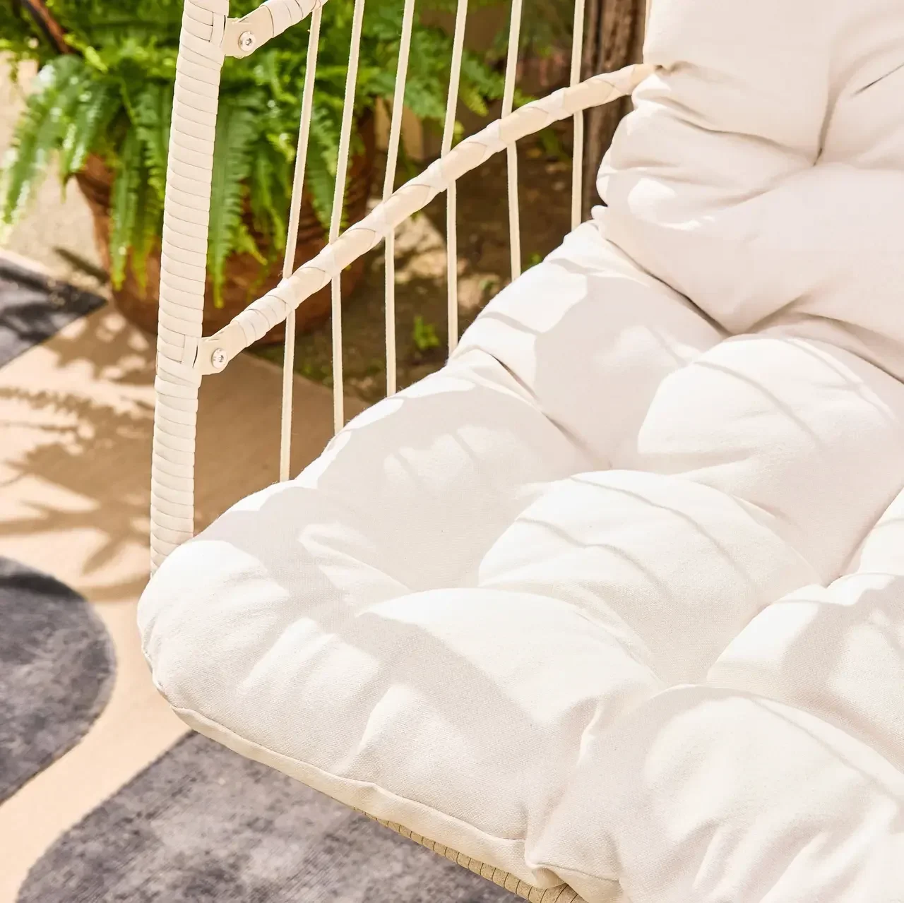 Œuf suspendu Toscana acier osier coussin jardin