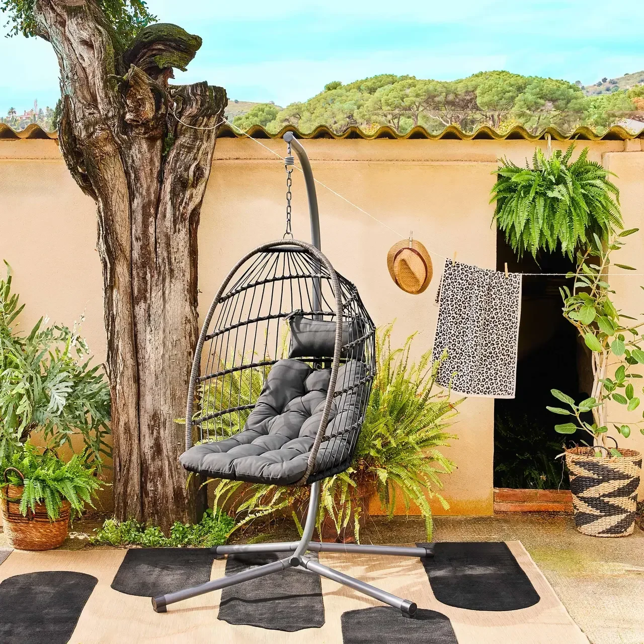 Œuf suspendu acier osier coussin jardin Toscana