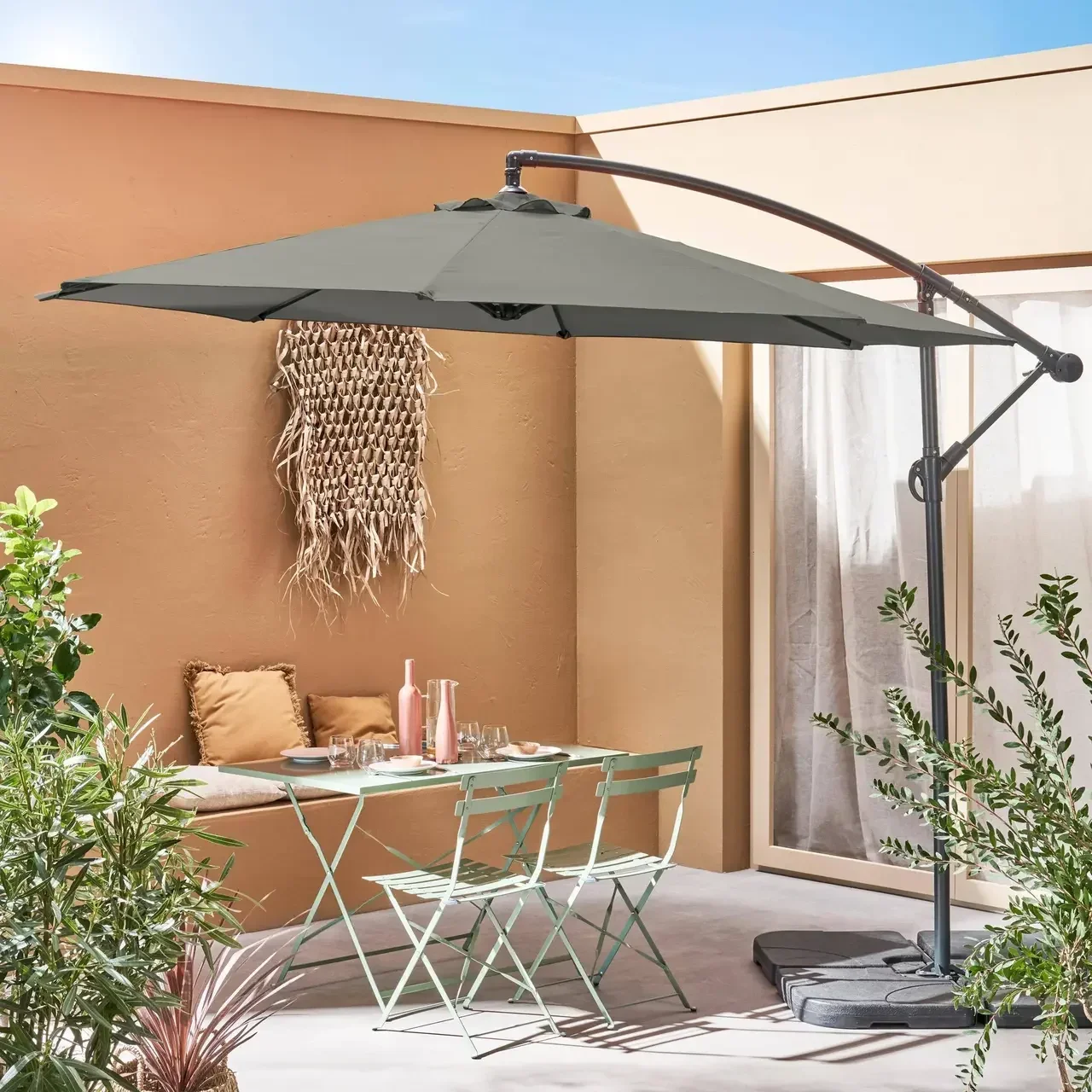 Parasol excentré circulaire Hardelot Ø300cm gris avec manivelle et pied croix