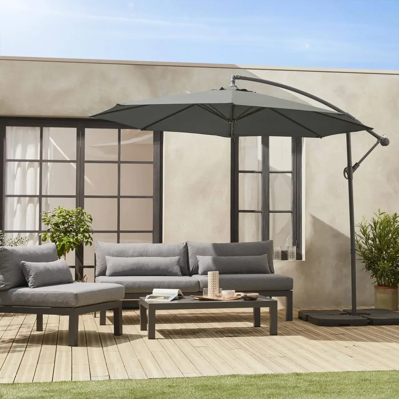 Parasol déporté circulaire Ø350 cm Hardelot - Toile octogonale moderne et chic avec manivelle anti-retour