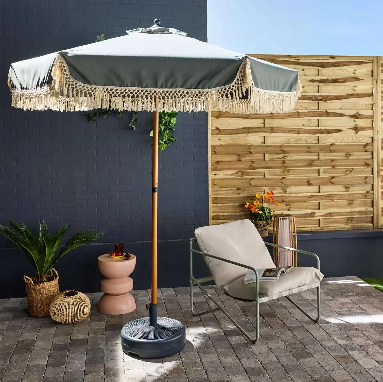 Parasol rond à franges Ø200 cm Hossegor acier effet bois jardin terrasse
