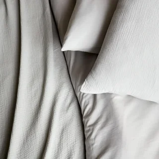 Parure de lit 2 personnes Alix en gaze de coton gris clair - Housse couette + taies