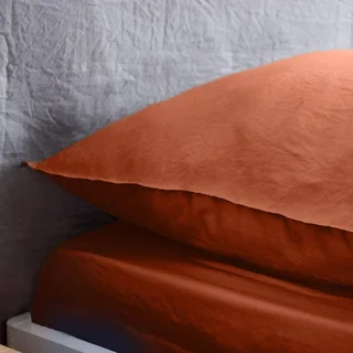 Parure lit 2 personnes microfibre lavée terracotta Luna