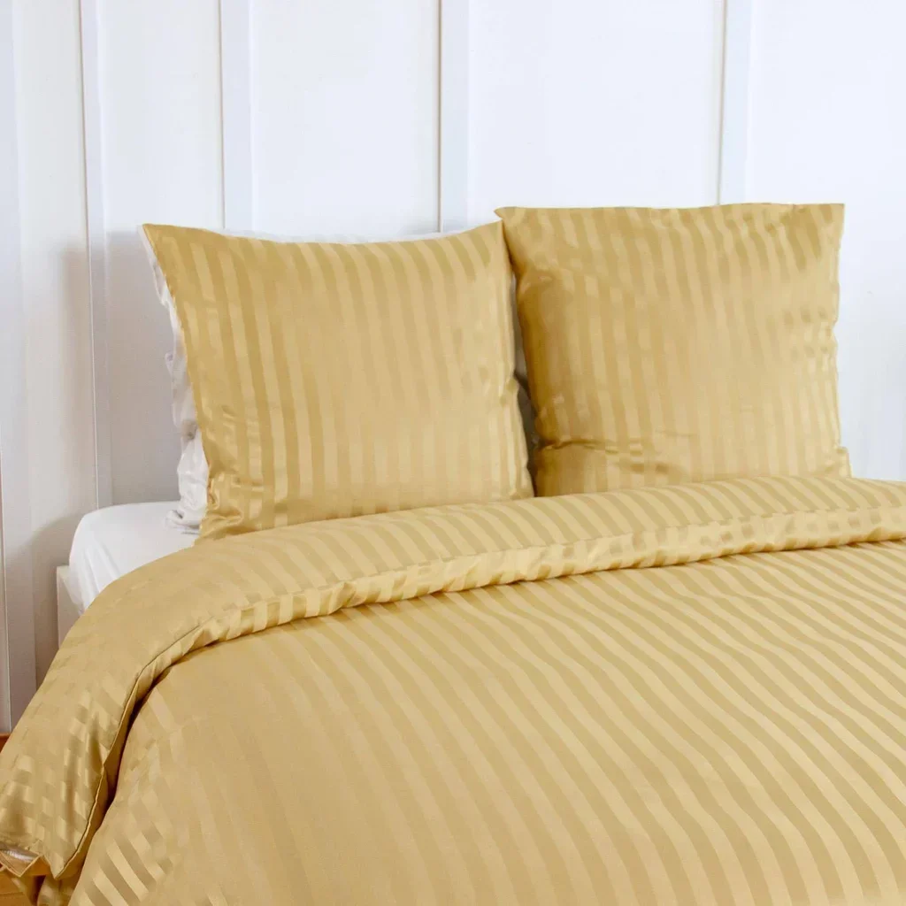 Parure de lit 2 personnes polyester effet satin à fines rayures jaune Andréa