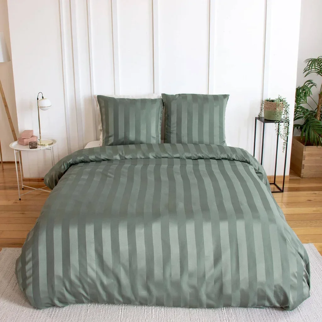 Parure lit 2 personnes polyester satiné vert rayures fines