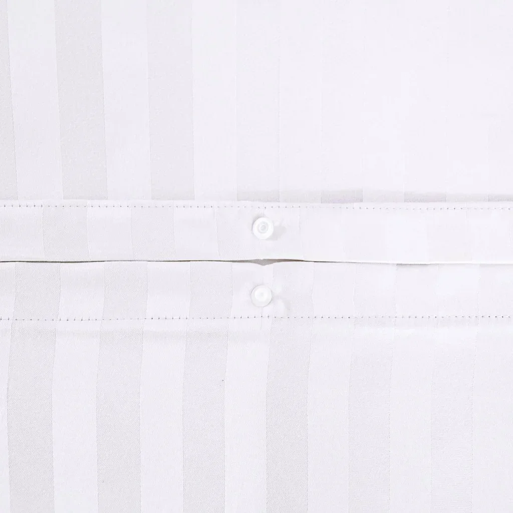 Parure lit 2 personnes satinée rayures fines blanc polyester Oeko-Tex