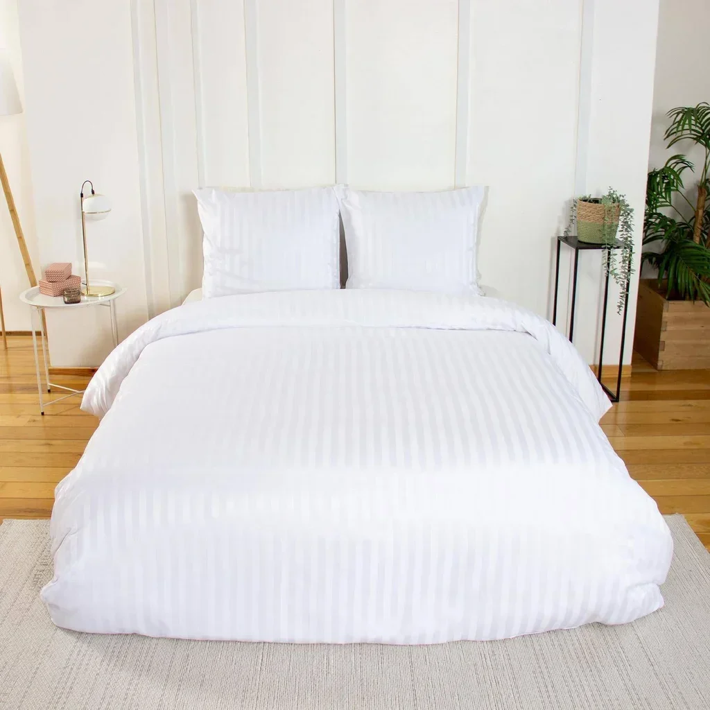 Parure lit 2 personnes satinée rayures fines blanc polyester Oeko-Tex
