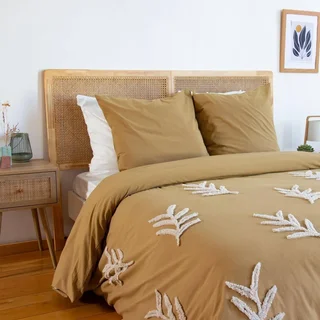 Parure de lit 2 places coton lavé moutarde motifs végétaux tuftés Artemis