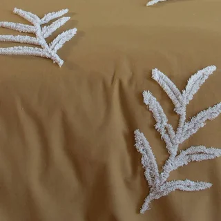 Parure de lit 2 places coton lavé moutarde motifs végétaux tuftés Artemis