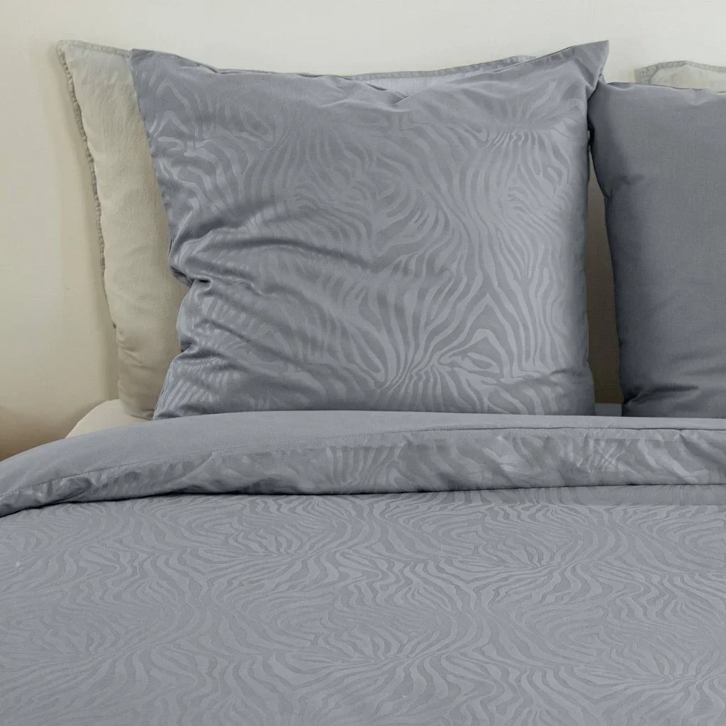 Parure de lit 2 places réversible motif zèbre gris polyester Oeko-Tex