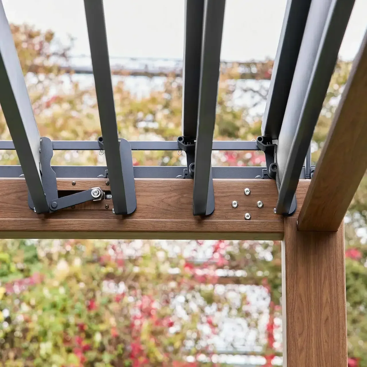 Pérgola bioclimática 4x3m Triomphe aluminio lamas orientables antracita terraza