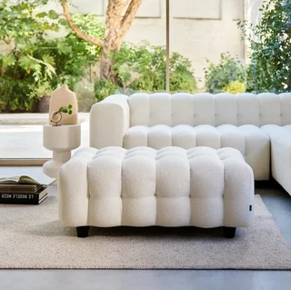 Pouf repose-pieds angle Leon bouclette texturée gris clair salon cosy